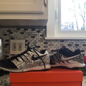 Nike black and white womens tennis shoes.